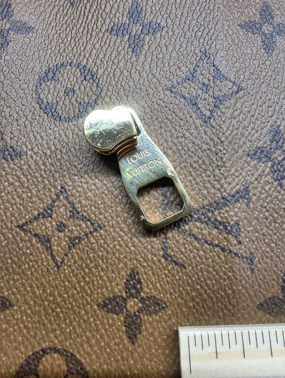 Louis Vuitton Gold-tone Zipper Pull X1